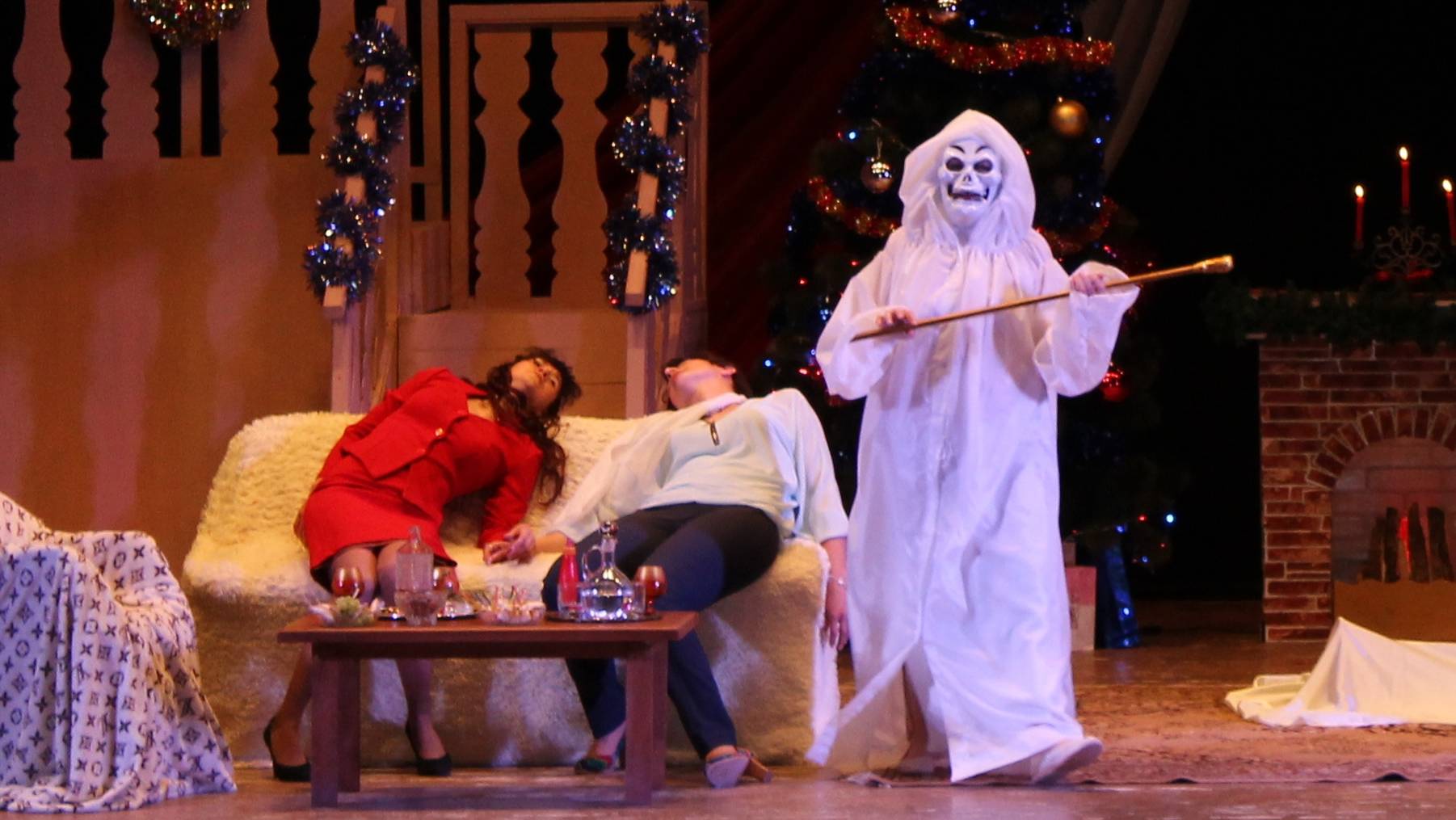 "Привидение или убийство в пансионате Надежда" смотреть онлайн