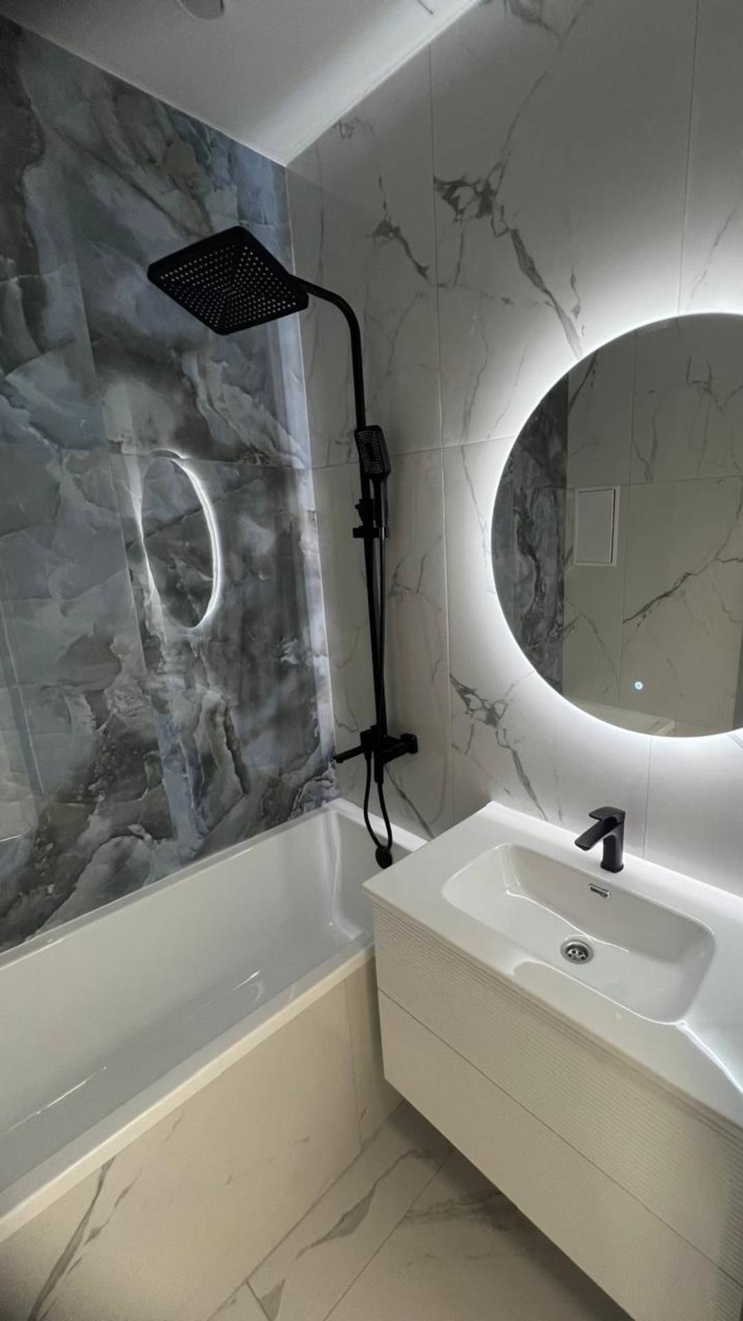 Классическая 2- комнатная квартира 55 м2 с 2 сан/узлами и дизайнерским ремонтом! смотреть онлайн