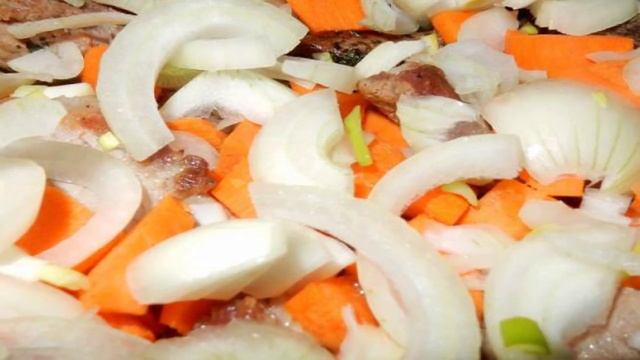 Свиные ребрышки с фасолью
