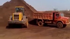 Фронтальный погрузчик Foton Lovol FL956F в работе! Погрузчики из Китая!