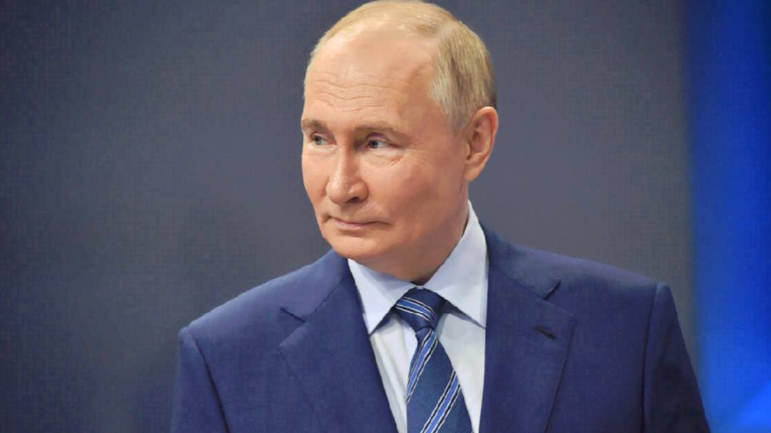 Путин посещает Национальный центр "Россия"