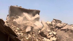 Строительство, дробление щебёнки