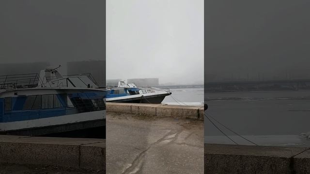 «Ледостав на Петровской косе в Санкт-Петербурге»