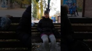 В парке на скамье