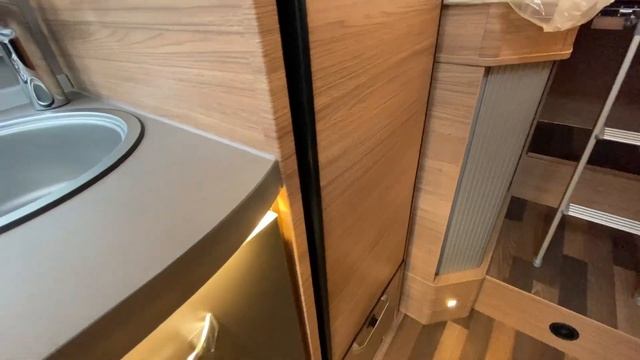 Weinsberg CaraCompact MB 640 MEG Edition Pepper - Internal Overview смотреть онлайн