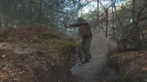 На этот раз я построил уютную и теплую землянку из березовых бре