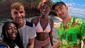 На Пляже Шанзу с Гришей и Моникой