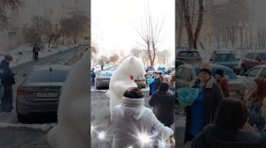 Поздравление от белого мишки в Оренбурге .mp4