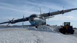 Аварийная посадка Ан-12 в Новом Уренгое попала на видео