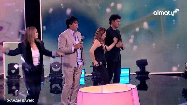 Маржан Арапбаева. Беркут. Шәріп Серік. Сара Амангелді - Жаңа жыл | Жұлдызды караоке смотреть онлайн