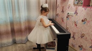 Танец маленьких лебедей. Мишкина Елизавета, 5 лет