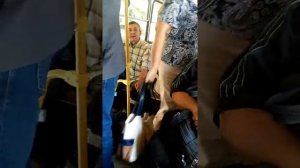 Дед в автобусе Томска едет убивать с песней