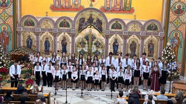 "Добрий вечір, люди" - виконує хор "Молода Думка". Храм св. Юрія у Нью Йорку смотреть онлайн