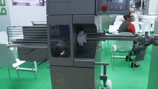 Высокая скорость работы шприца-наполнителя VEMAG HP25E в связке с клипсатором-автоматом FCA 140