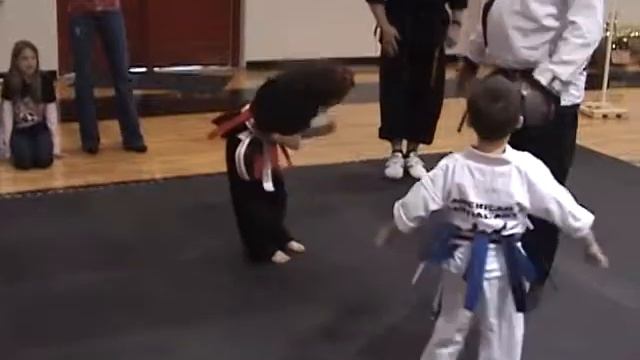 Joey Perry's Martial Arts Academy - Ella Perry doing Karate Flag 2009 смотреть онлайн