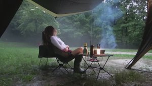 Отдых в палатке под дождем