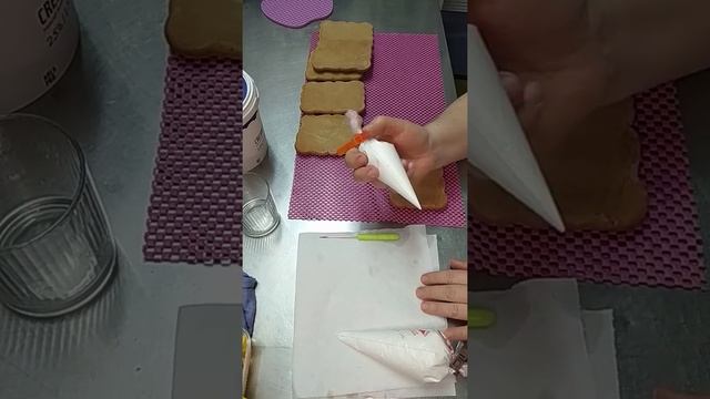 Часть урока по заливке пряника