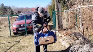 В день рождение уехали в деревню. Пока без ночёвки. Гостинцы для Марты. Карась не пережил эту зиму.