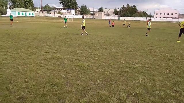 Уличный красава. Проиграли 1 : 2. Вдобавок промокли до нитки.