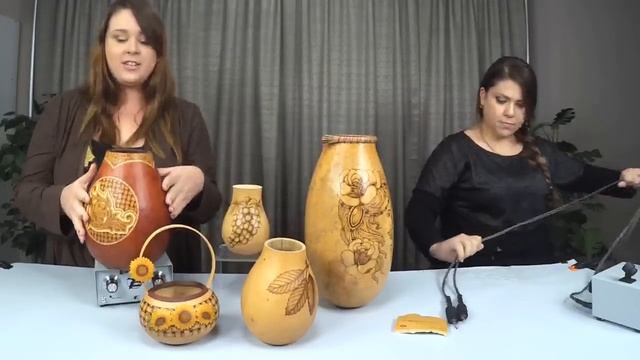 Fun ways to use wood burning pens to create great looking gourd art with Kelsey and Christy смотреть онлайн