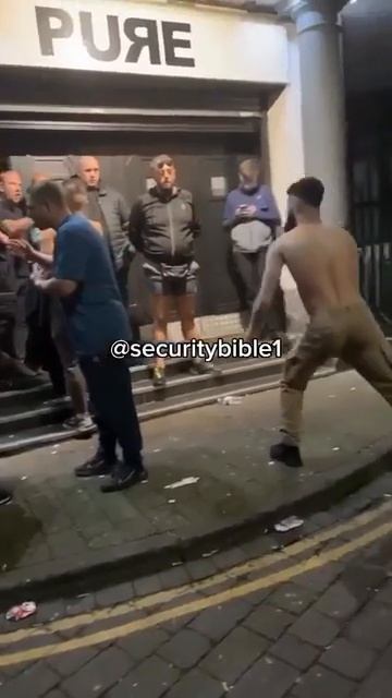 Культурный обмен между охраной лондонского ночного клуба и ценным иностранным специалистом смотреть онлайн