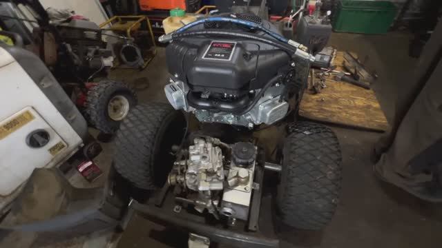 Замена двигателя Kawasaki FH641V на садовом райдере Husqvarna PF 21 AWD