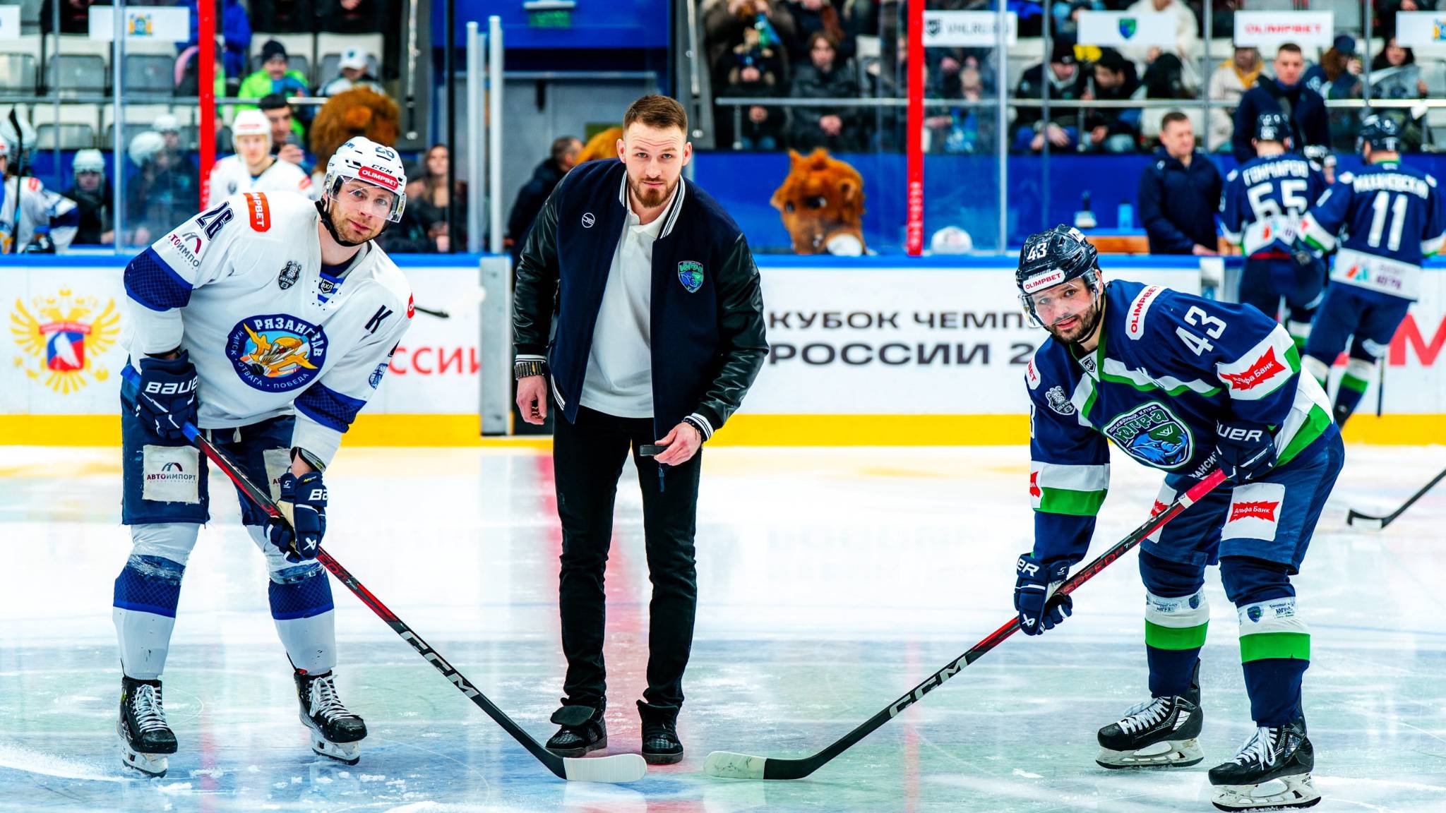 Олимпийский чемпион Иван Телегин провёл вбрасывание на матче «Югра» - «Рязань-ВДВ»
