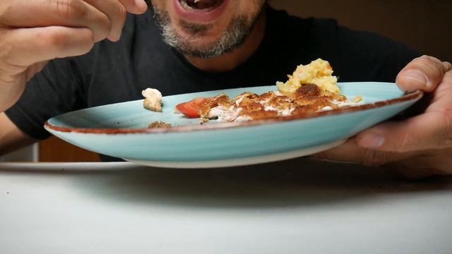 ASMR PO POLSKU – Kotlet Schabowy z Indyka (Schnitzel) + Ziemniaki + Mizeria