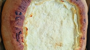 С Машей так хорошо! Испекла пирог с творогом и посадила редиску//