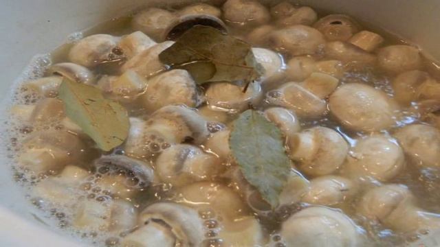 Маринованные шампиньоны с луком