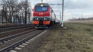 Электровоз ЭП2К-377 (ТЧЭ-6) со скорым поездом №068Х Москва - Симферополь.