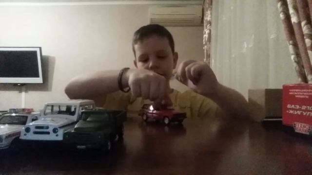 Все советско-российские автомобили с 1980 по 2006 годы. Модельки ГАЗ, ВАЗ, УАЗ И ЛИАЗ. смотреть онлайн