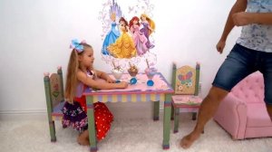 Диана и Рома -  Диана и Рома готовят десерты для папы