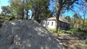 КУПИЛ ЗАБРОШЕННЫЙ ДОМ С  УЧАСТКОМ В "ДРЕМУЧЕМ ЛЕСУ" У РЕЧКИ//ВЫВОЖУ МУСОР//ДЕЛАЮ ДОРОГУ//3 СЕРИЯ