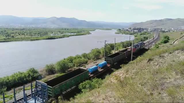 Поезда России в Бурятии едут вдоль реки Селенга летом | Железная дорога в Сибири смотреть онлайн