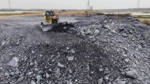 Строительство, засыпка щебёнкой большой территории