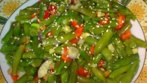 Спаржевая фасоль с кунжутом