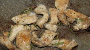 Салат Цезарь с курицей и перепелиными яйцами