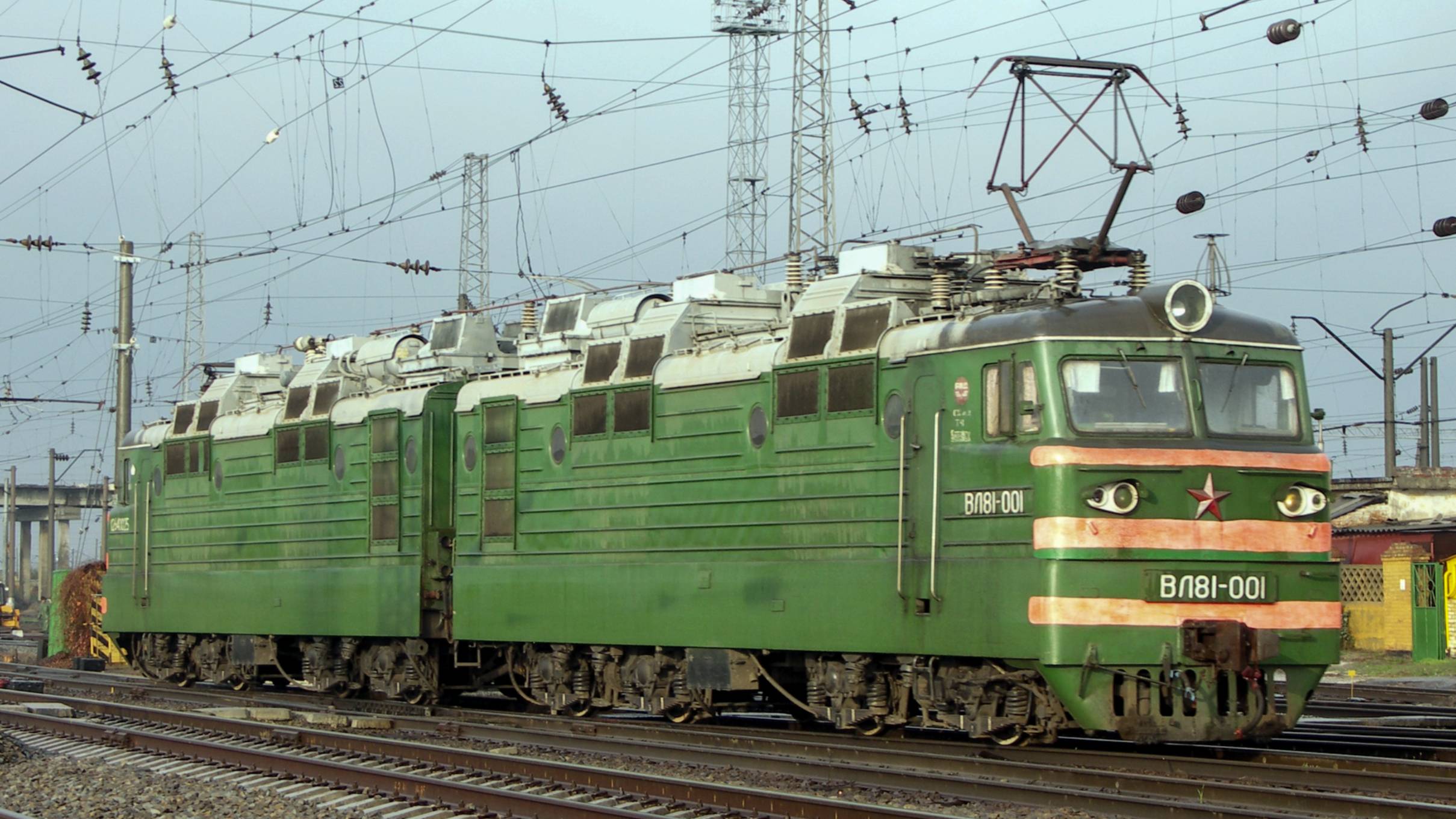 Уникальный электровоз ВЛ81-001 в Батайске
