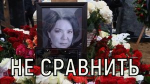 Скромный крест рядом с Добровольской. Могилу Ларисы Голубкиной завалили.