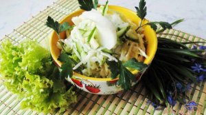 Весенний салат из овощей с яблоком и редькой