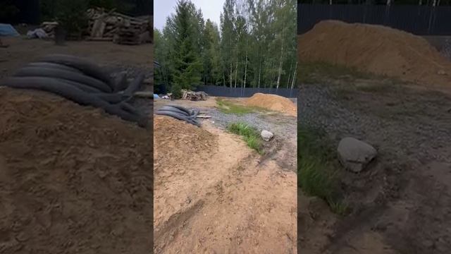 Забор из полукруглого металлического штакетника RAL 7024