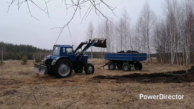 Грузим грунт на МТЗ-82 смотреть онлайн