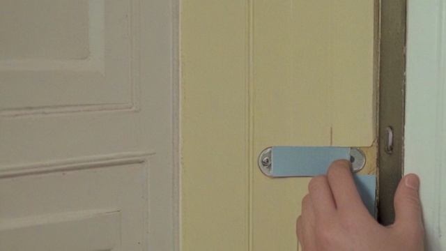 Если межкомнатная дверь задевает за коробку смотреть онлайн