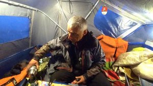 ПЕРВАЯ НОЧЕВКА В ЛОДКЕ. Рыбалка на спиннинг в Калининграде