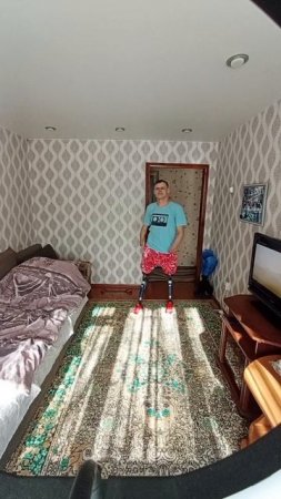Помните, мы рассказывали, как Сергей Полканов уверенно ходит дома на купальных протезах?