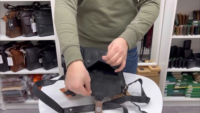 Кожаная черная мужская сумка - планшет Ashwood 4551 VT BLK смотреть онлайн