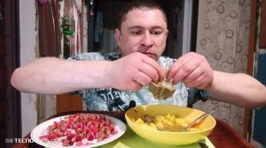 мукбанг/обжор/тушёная картошка с рёбрышками,винегрет с фасолью/