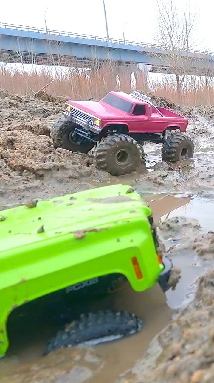 RC Спасательная миссия - Эвакуация Шевроле из грязи смотреть онлайн