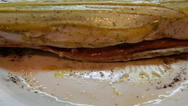 Запеченная скумбрия фаршированная овощами